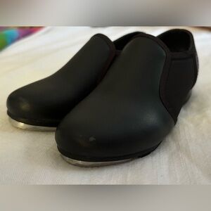 Theatricals slip on girls tap shoes. Minor scuff mark as depicted.